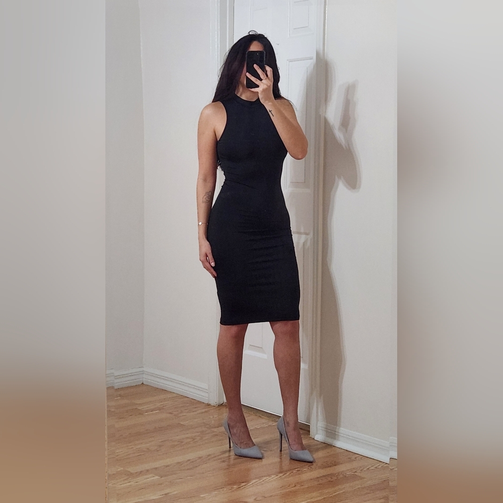 Black Sleeveless Midi Dress